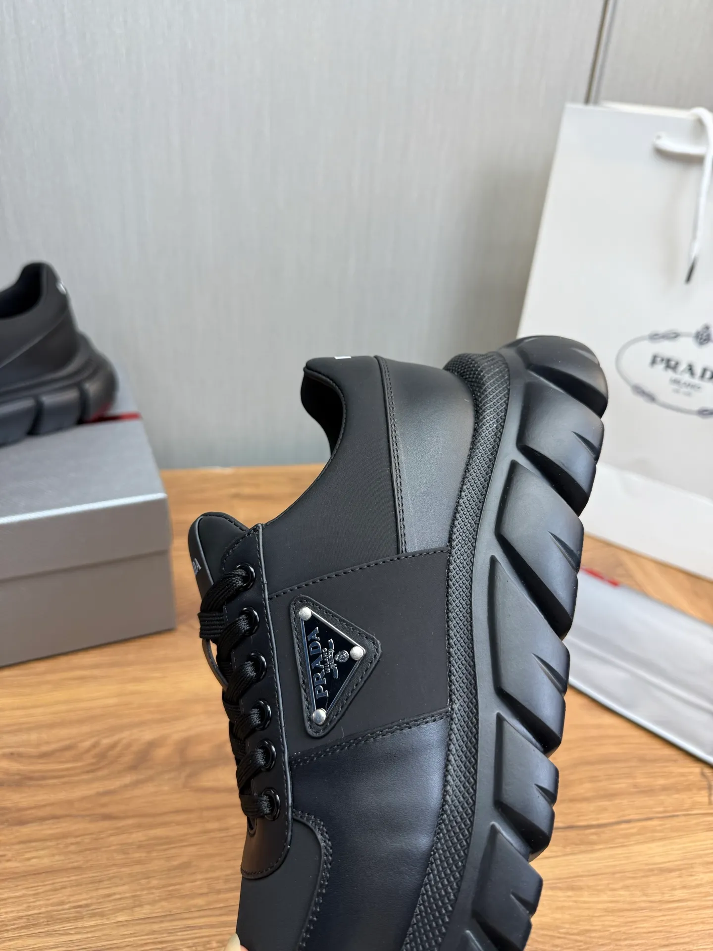 Men's shoes 💰580💰 [PRADA] Men's shoes are popular in the counter, official website is synchronized, 1 high-quality shipment ✔️Imported cowhide fabric + cowhide lining, 1🆚1 replica, original sole, 38-45 (45 customized, non-refundable)